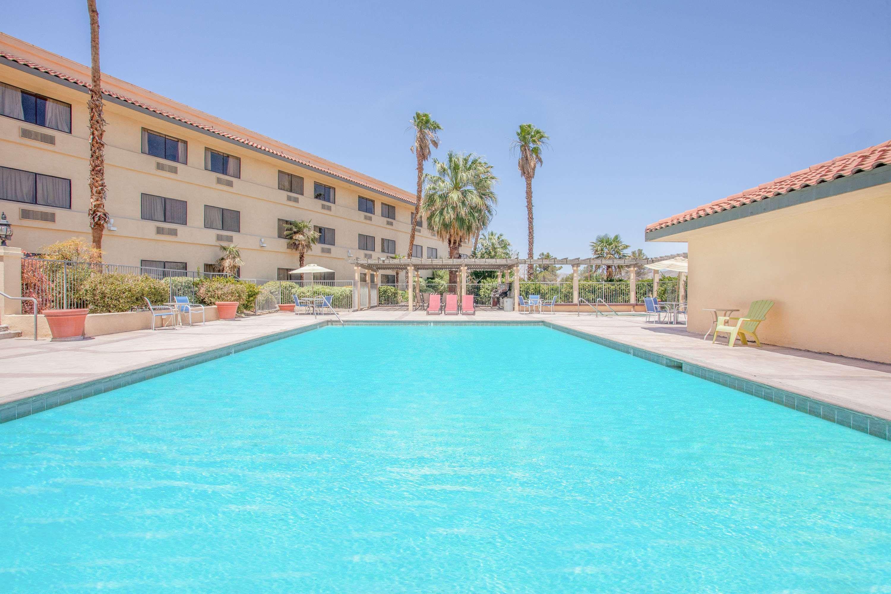 Ramada By Wyndham Barstow Otel Dış mekan fotoğraf